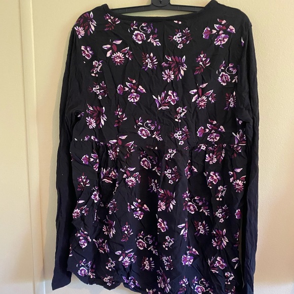 Long sleeve black front flower back shirt - Picture 2 of 5